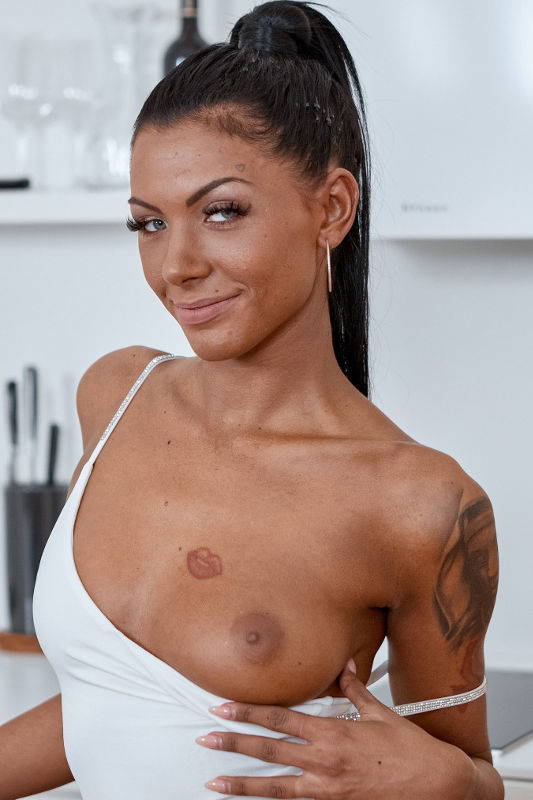 Adelle Sabelle - VR Porn Model