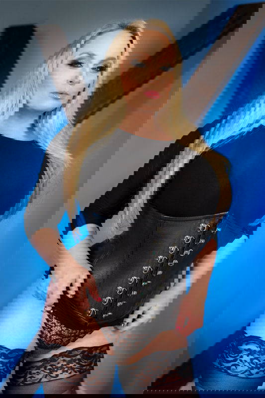 Aiden Starr - VR Porn Model