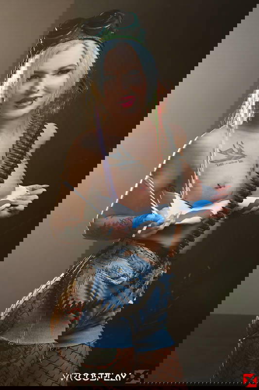 Alexxa Vice - VR Porn Model