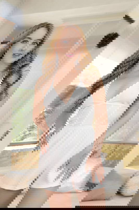 Ann Joy - VR Porn Model