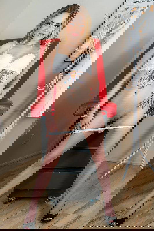 Anna Claire Clouds - VR Porn Model