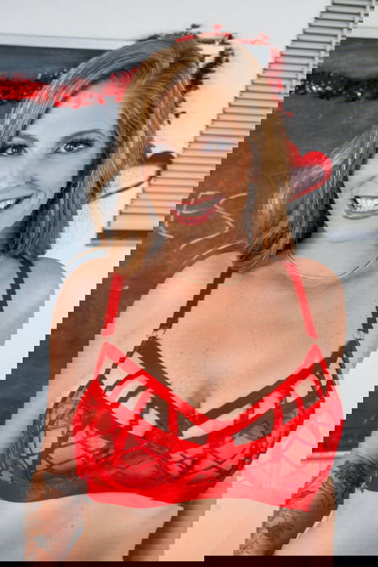 Annie King - VR Porn Model