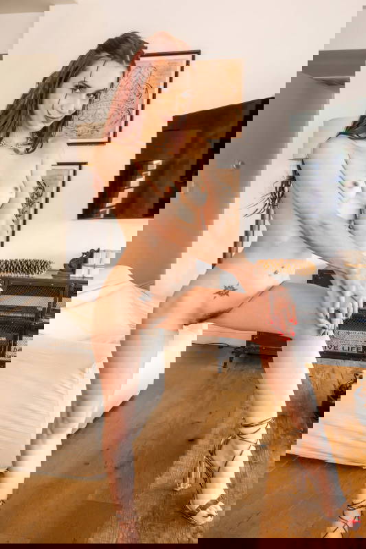 April Snow - VR Porn Model