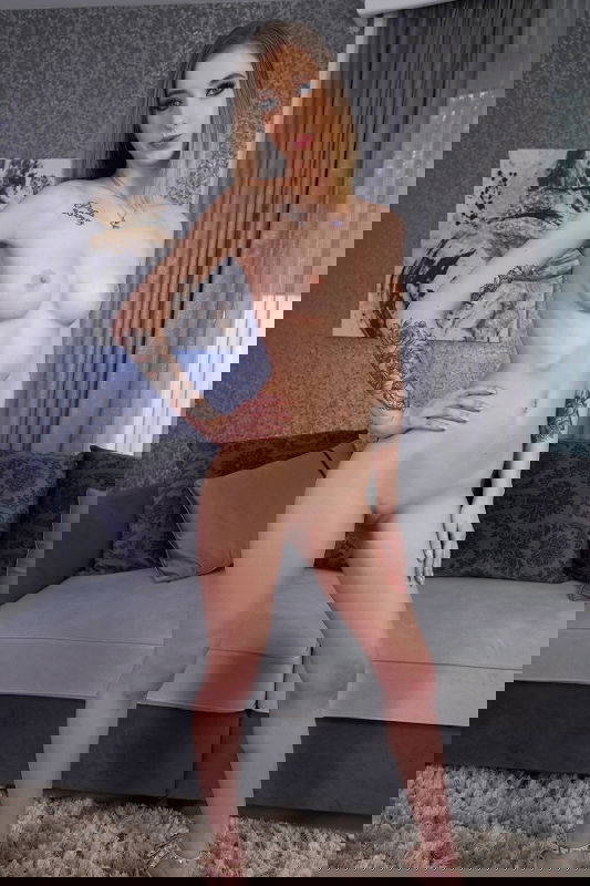 Arietta Young - VR Porn Model
