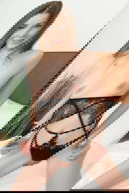 Arina Shy - VR Porn Model