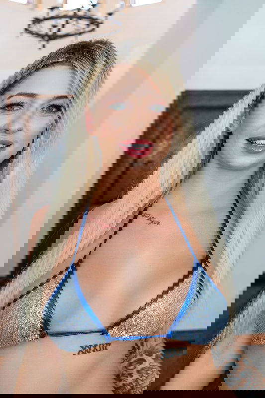 Aspen Ora - VR Porn Model