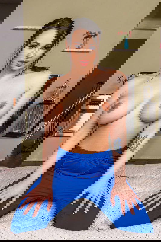 Aviana Violet - VR Porn Model