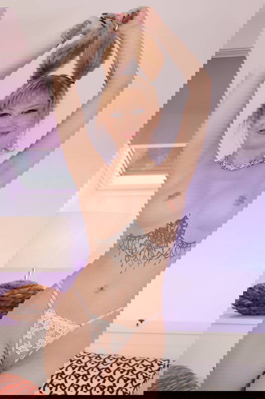 Bonnie Blondie - VR Porn Model