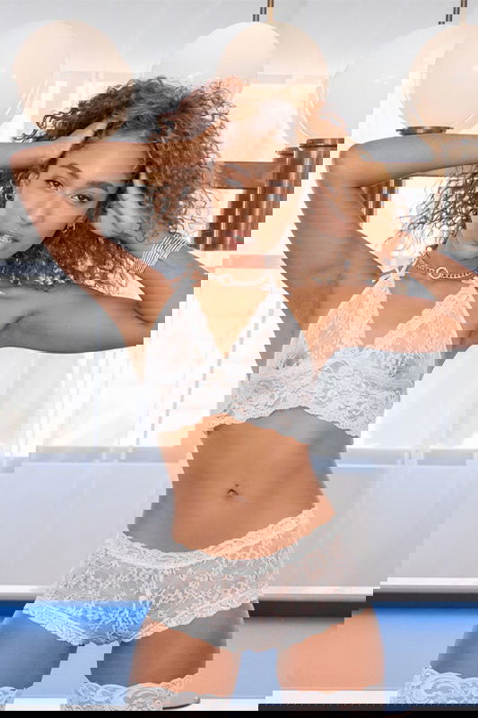 Brixley Benz - VR Porn Model