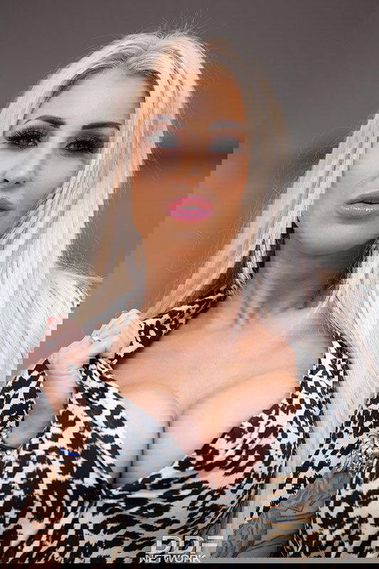 Brooklyn Blue - VR Porn Model