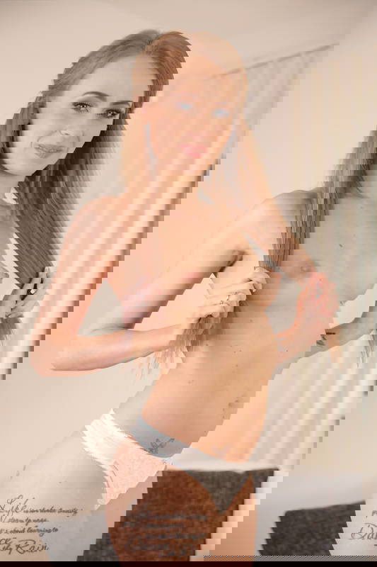 Carmel Anderson - VR Porn Model