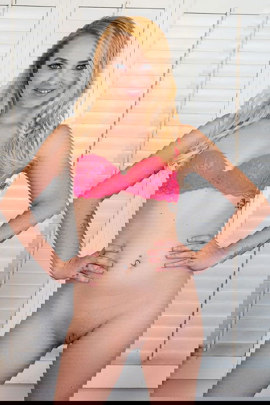 Carmen Callaway - VR Porn Model