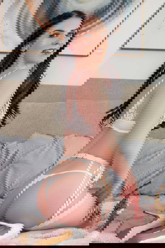 Celestina Blooms - VR Porn Model