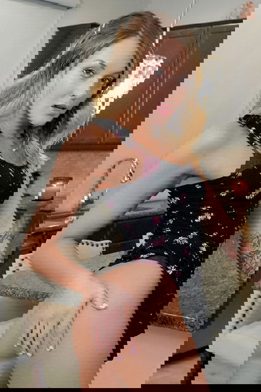 Charlotte Sins - VR Porn Model