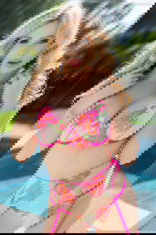 Danielle Renae - VR Porn Model