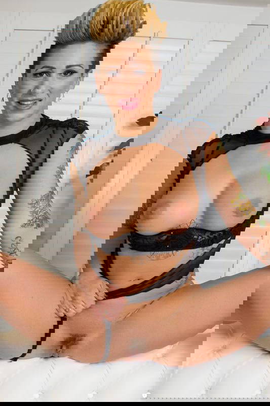 Della Dane - VR Porn Model