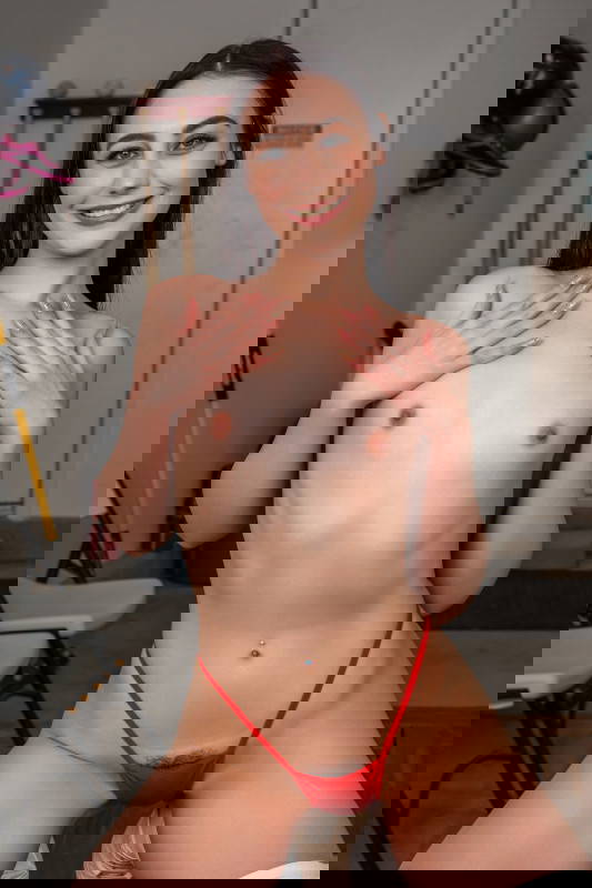 Dolly Paige - VR Porn Model