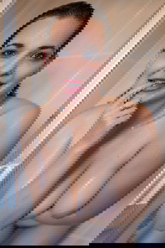 Dolly - VR Porn Model