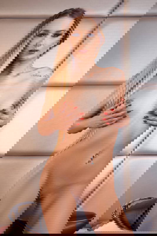 Elena Lux - VR Porn Model