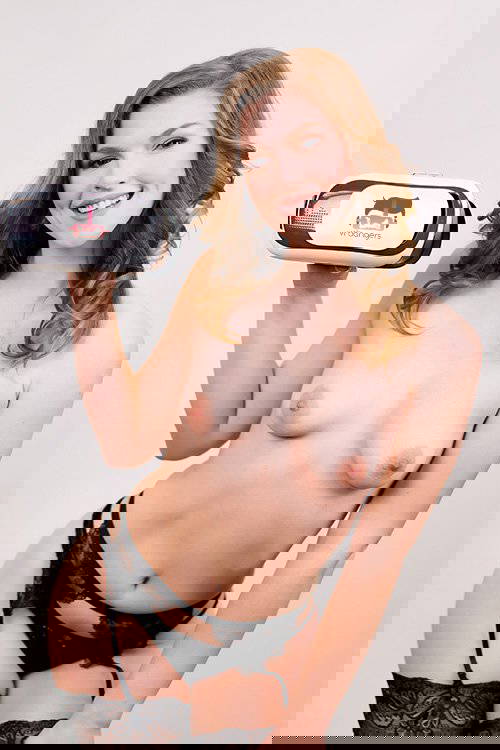 Ella Nova - VR Porn Model