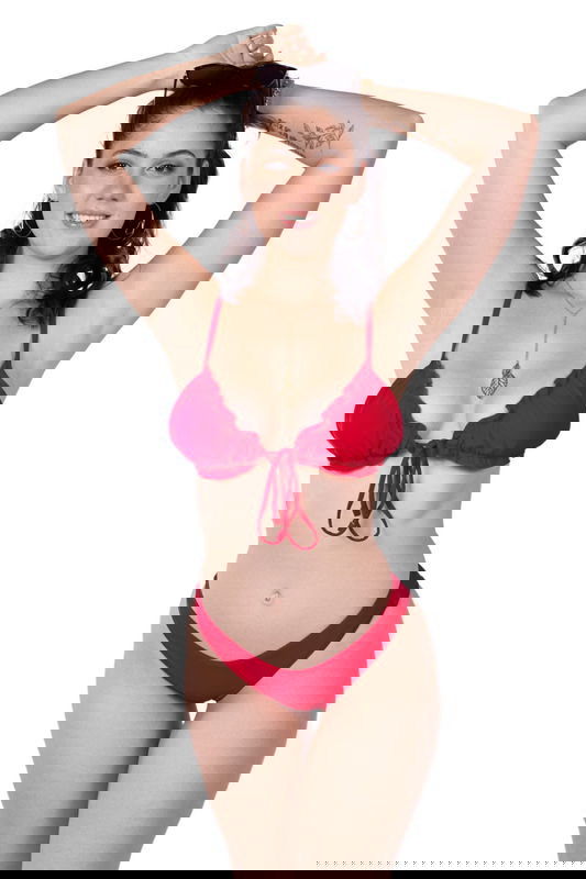 Ellie Nova - VR Porn Model