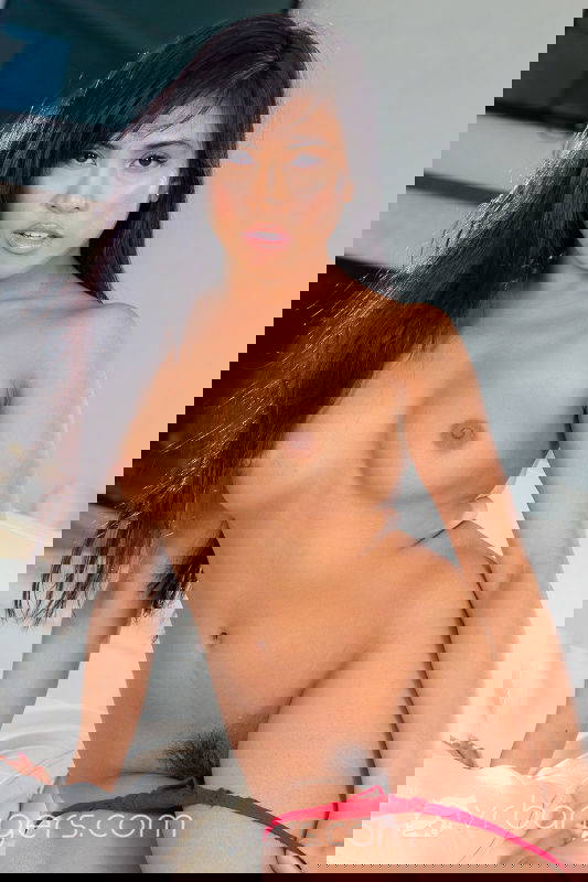 Ember Snow - VR Porn Model