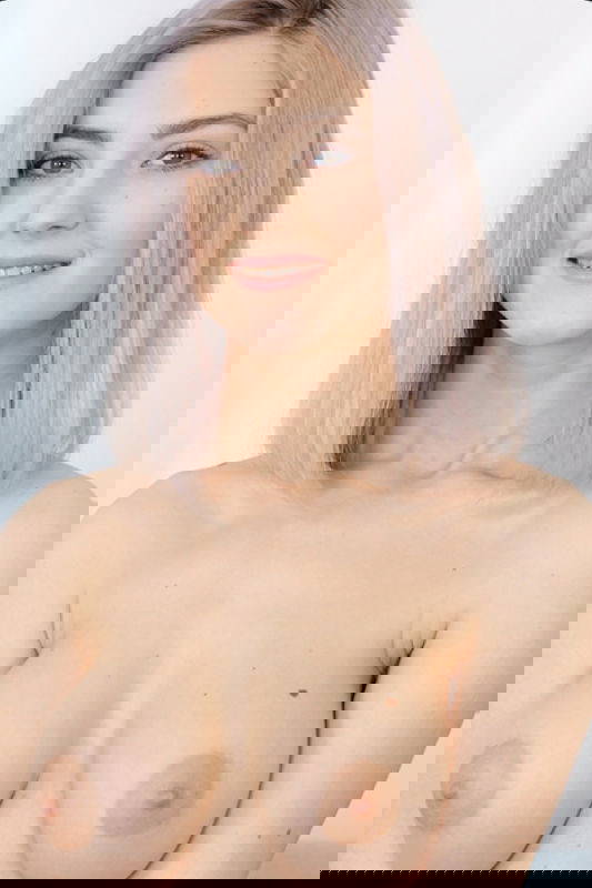 Eva Elfie - VR Porn Model