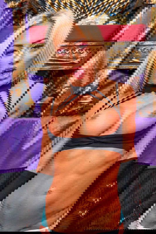 Fit Kitty - VR Porn Model