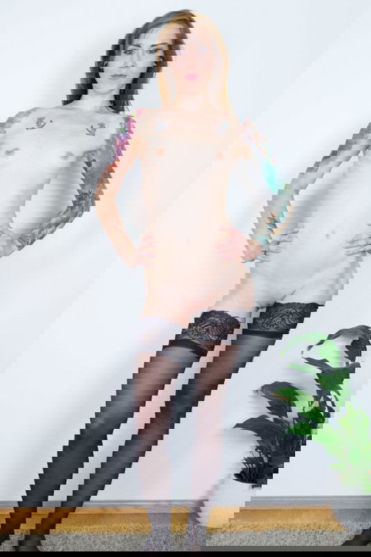 Foxy Sanie - VR Porn Model