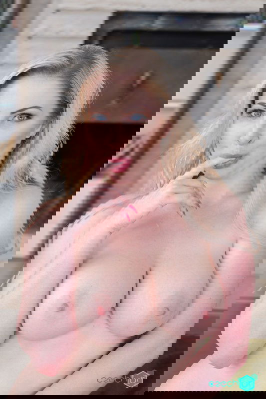 Georgie Lyall - VR Porn Model