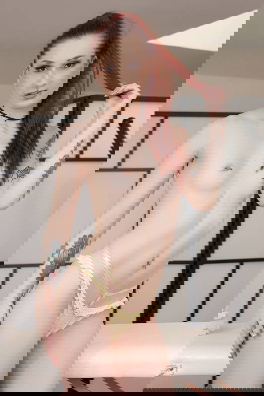 Gigi Rouge - VR Porn Model