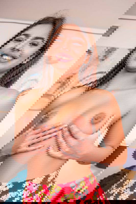 Hazel Heart - VR Porn Model