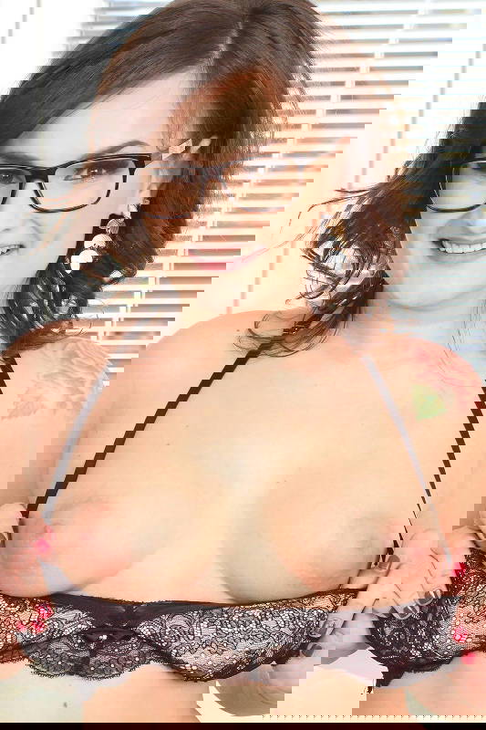 Holly Banks - VR Porn Model