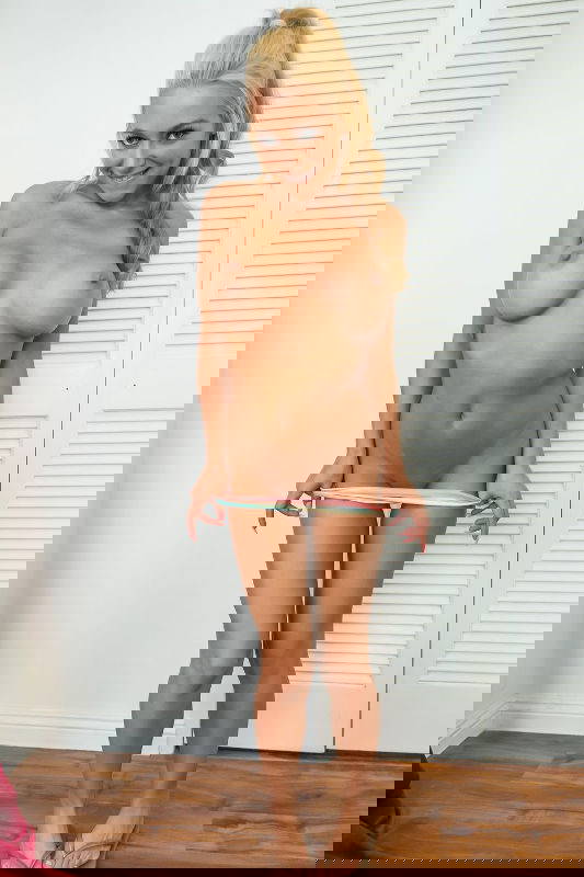 Honey Blossom - VR Porn Model