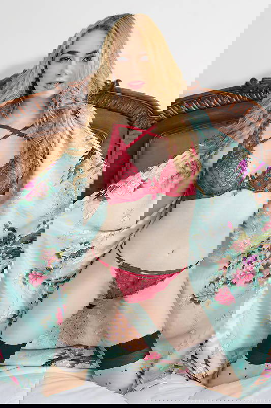 Ivy Jones - VR Porn Model