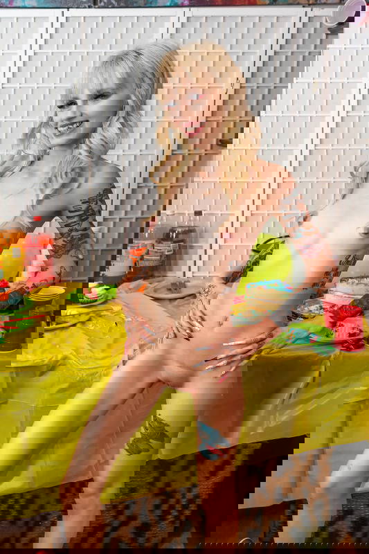 Kate Bloom - VR Porn Model