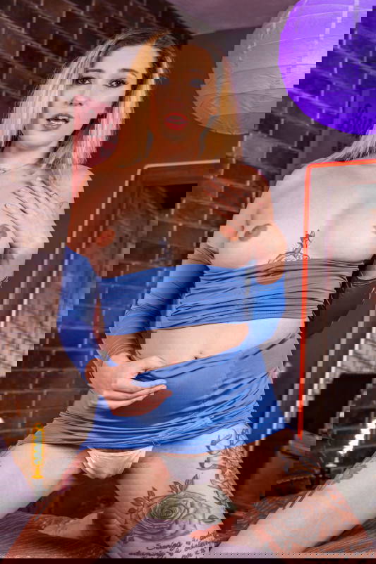 Katie Kinz - VR Porn Model