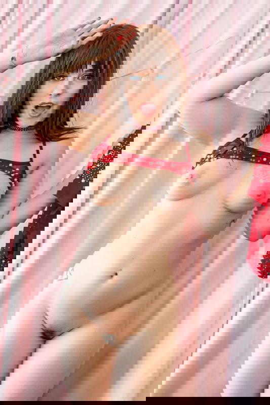 Kiara Edwards - VR Porn Model