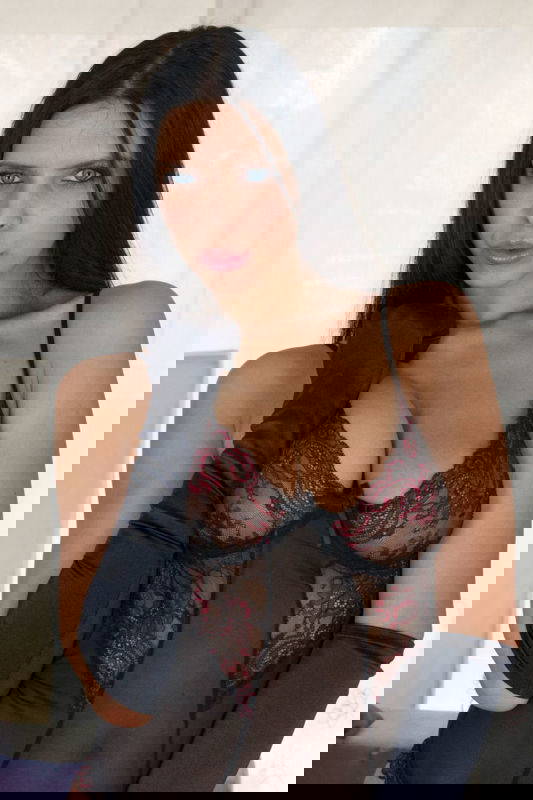 Kira Queen - VR Porn Model