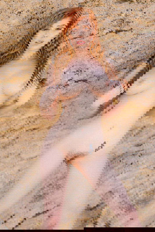 Lauren Phillips - VR Porn Model