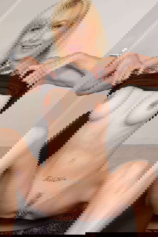 Leona Val - VR Porn Model