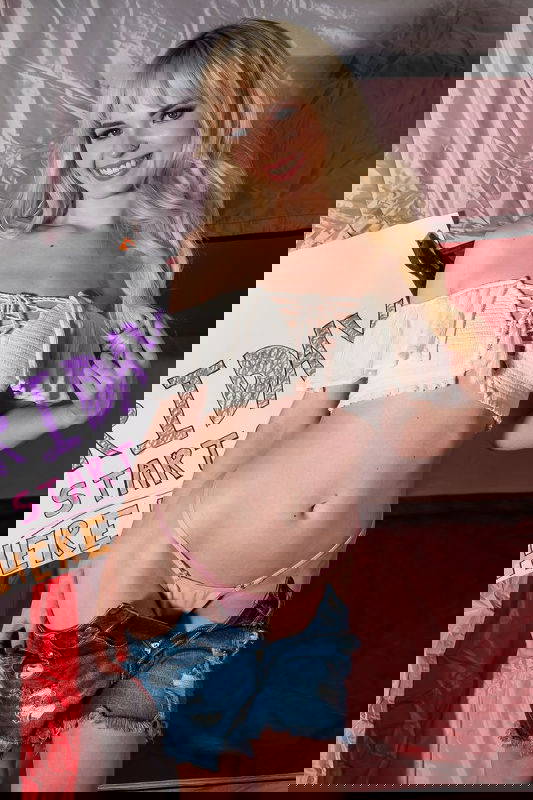 Lilly Bell - VR Porn Model