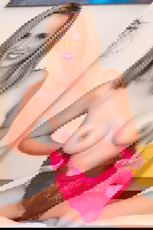 Lilly James - VR Porn Model