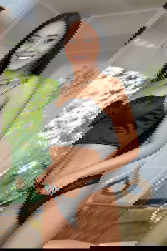 Linda Baker - VR Porn Model