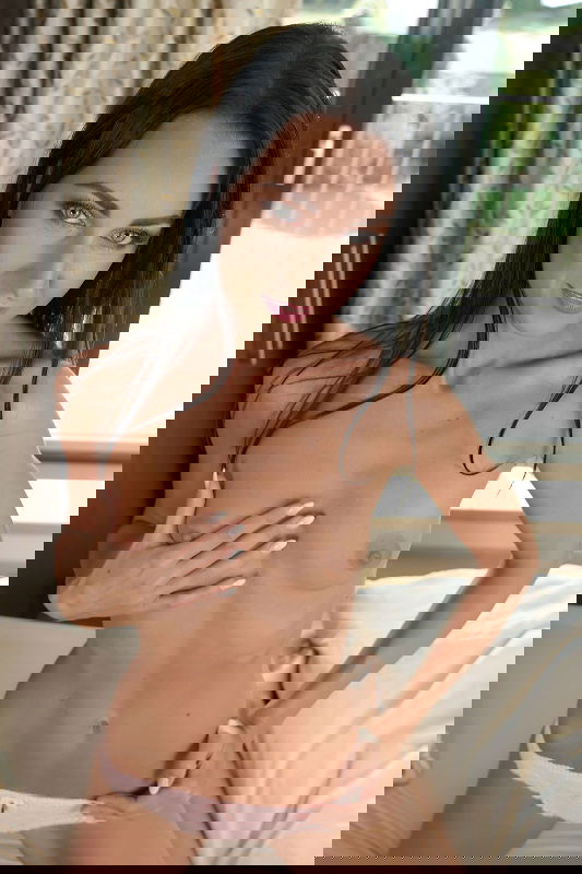 Linda Caprice - VR Porn Model