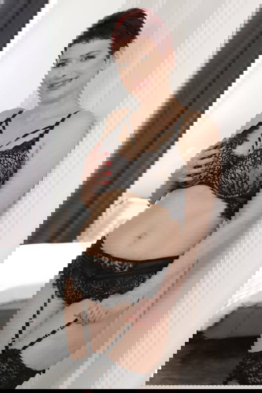 Liza Pinelli - VR Porn Model