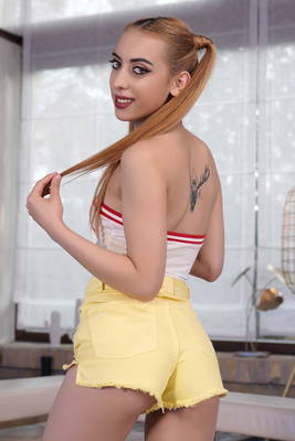 Lola Heart - VR Porn Model