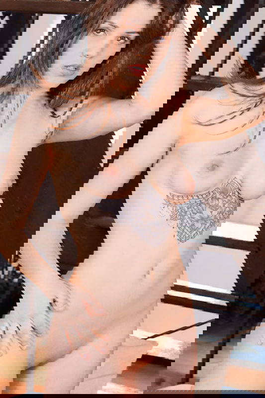 Louise Sanders - VR Porn Model