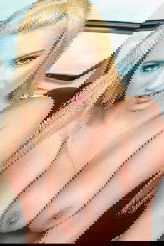 Lucia Fernandez - VR Porn Model