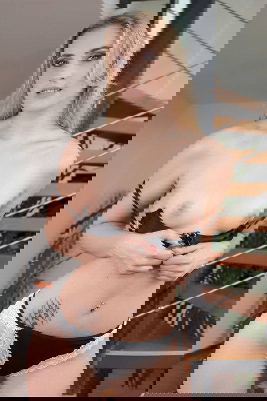 Lulu Love - VR Porn Model